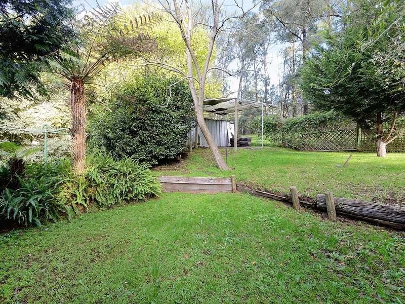 8 Haylock Avenue, Cockatoo VIC 3781