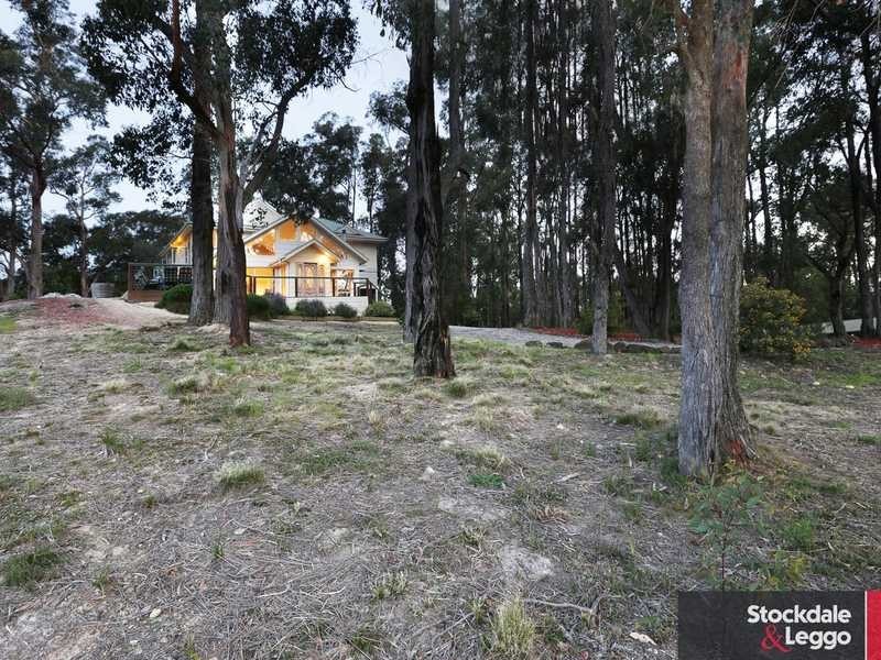 12 Carcoola Street, Cockatoo VIC 3781
