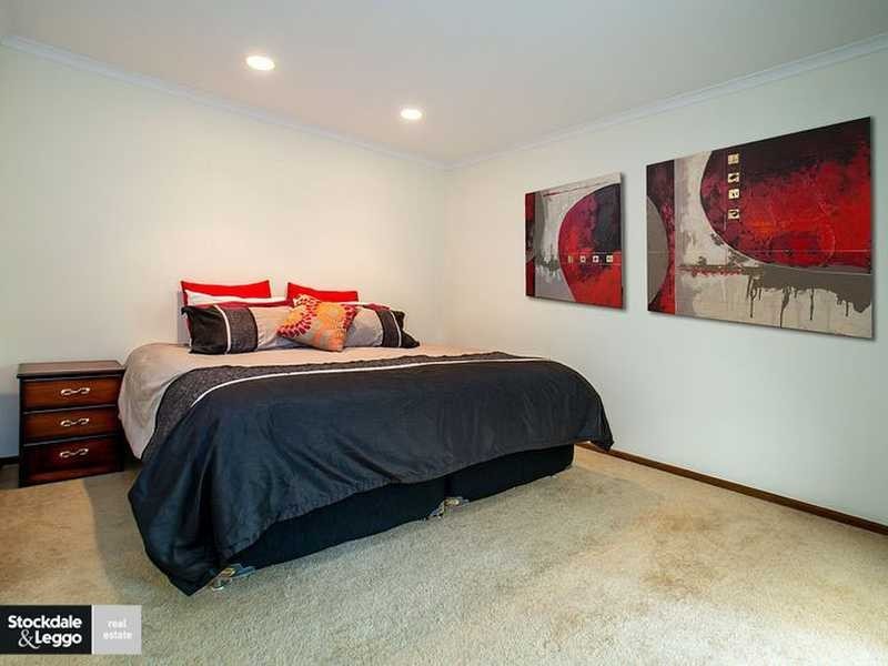 1 Birdwood Avenue, Cockatoo VIC 3781