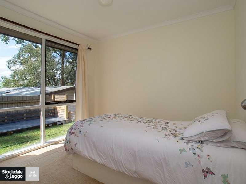 1 Birdwood Avenue, Cockatoo VIC 3781