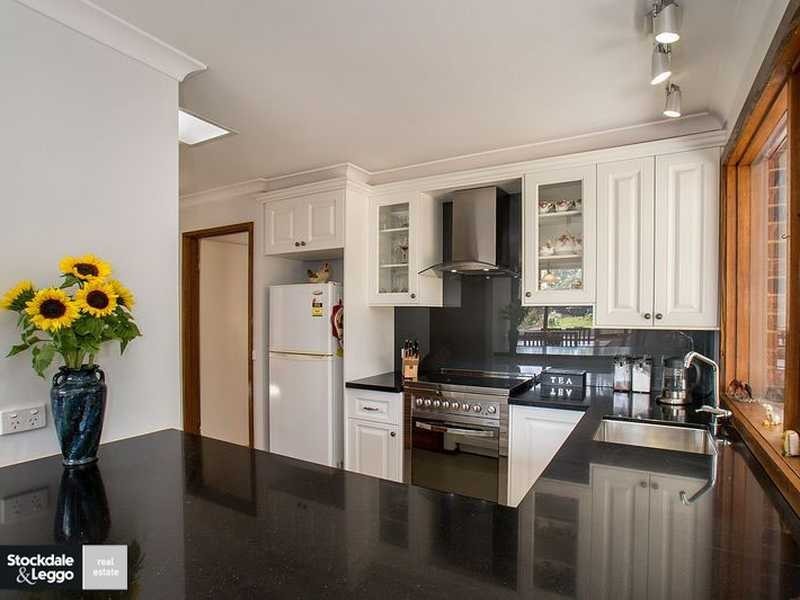 1 Birdwood Avenue, Cockatoo VIC 3781