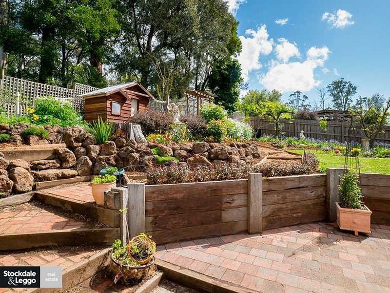 1 Birdwood Avenue, Cockatoo VIC 3781