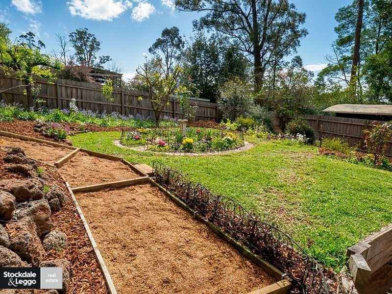 1 Birdwood Avenue, Cockatoo VIC 3781
