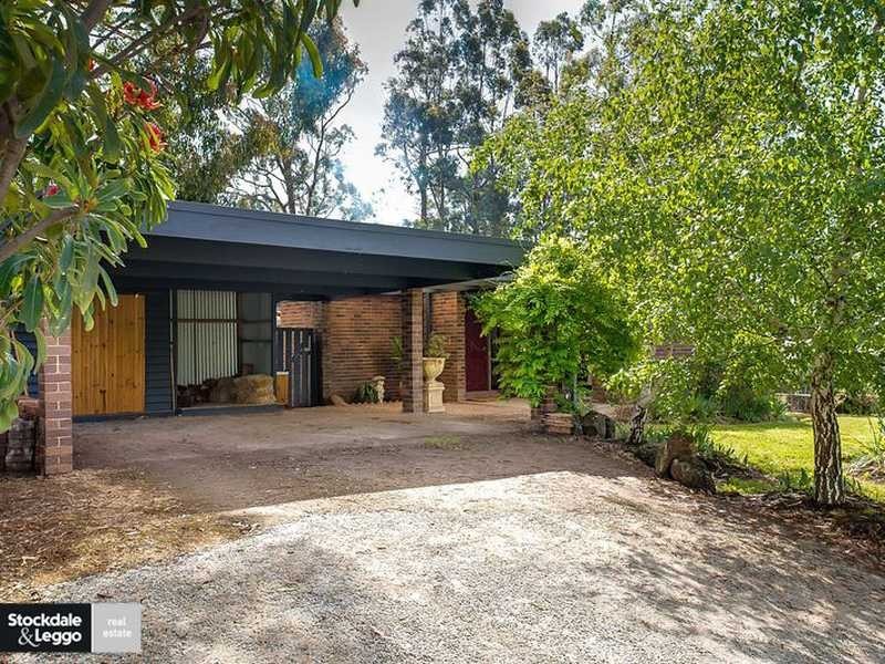 1 Birdwood Avenue, Cockatoo VIC 3781