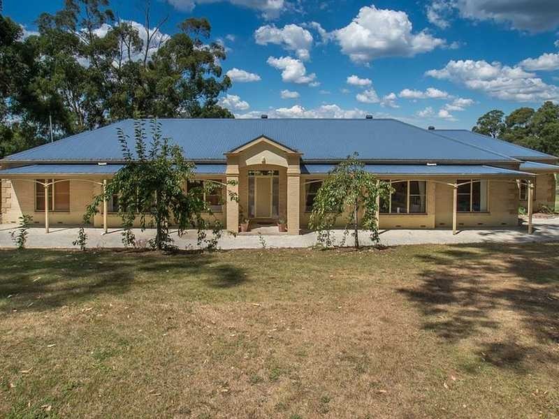 27 Paternoster Road, Cockatoo VIC 3781