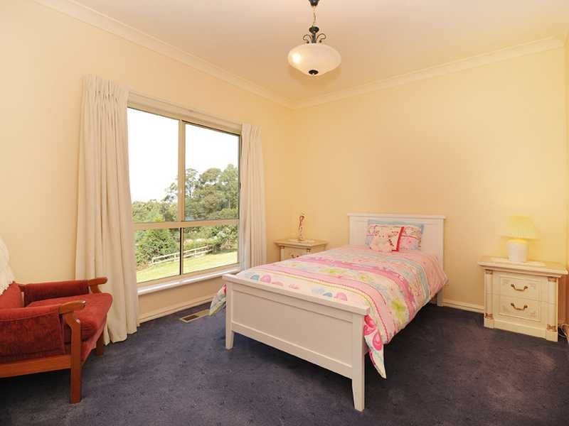 27 Paternoster Road, Cockatoo VIC 3781