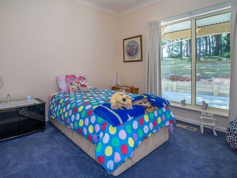 27 Paternoster Road, Cockatoo VIC 3781