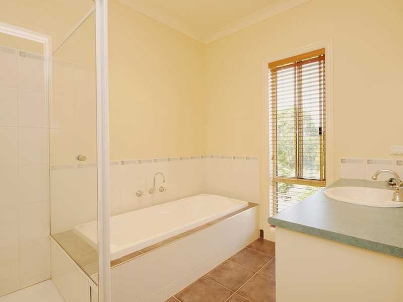 27 Paternoster Road, Cockatoo VIC 3781