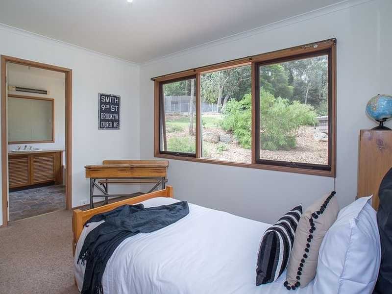 15 View Road, The Basin VIC 3154