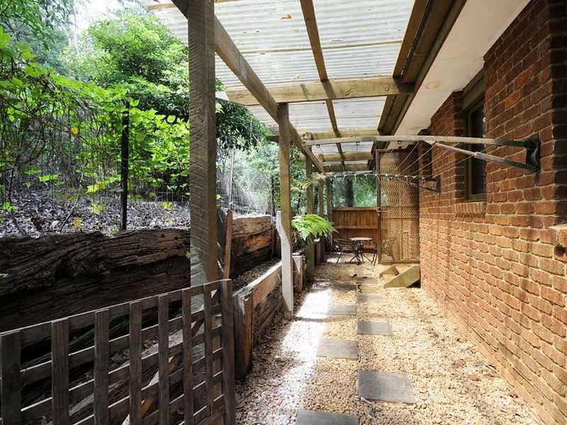 1 Glenvista Avenue, Emerald VIC 3782