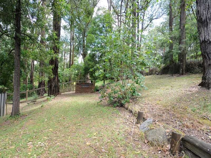 1 Glenvista Avenue, Emerald VIC 3782