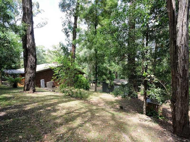 1 Glenvista Avenue, Emerald VIC 3782