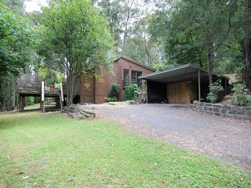 1 Glenvista Avenue, Emerald VIC 3782