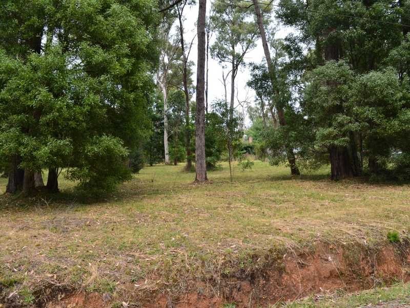 16 Haylock Avenue, Cockatoo VIC 3781