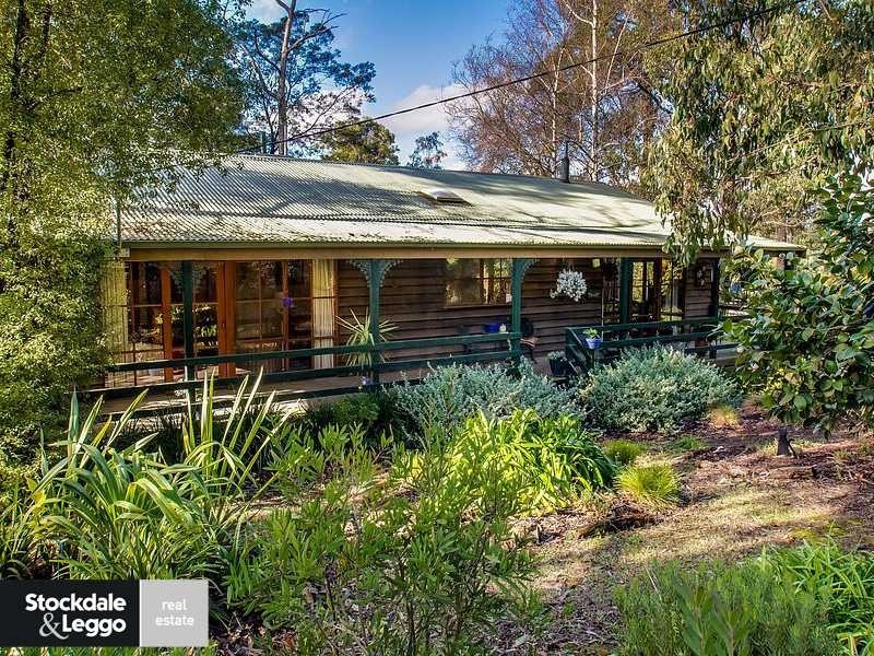 3 First Avenue, Cockatoo VIC 3781