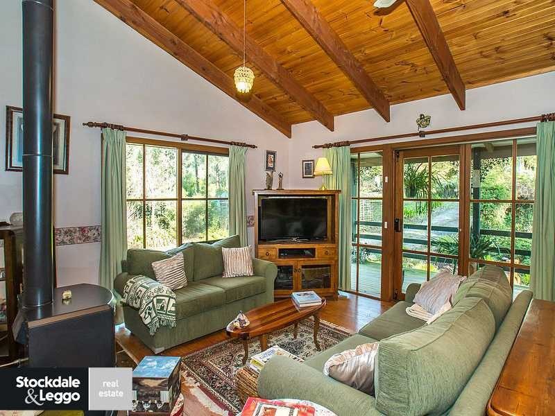 3 First Avenue, Cockatoo VIC 3781