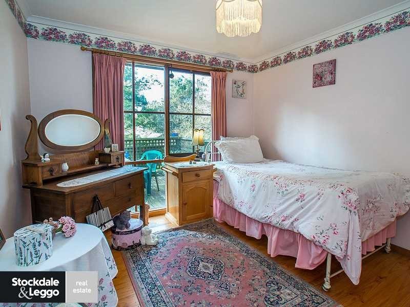 3 First Avenue, Cockatoo VIC 3781
