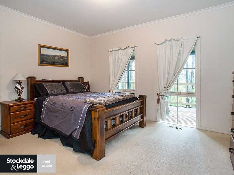 13 Vista Drive, Emerald VIC 3782