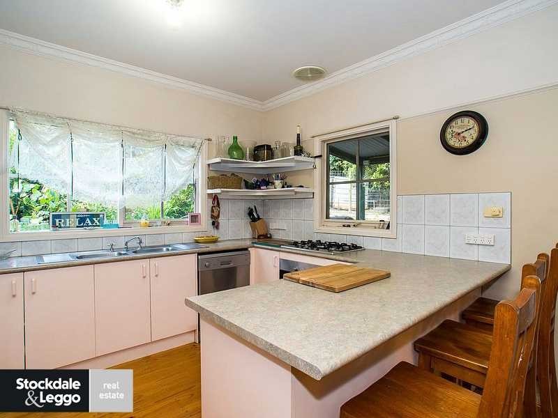 13 Vista Drive, Emerald VIC 3782