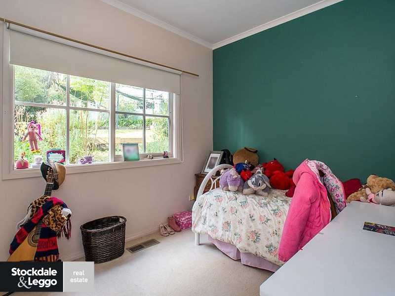 13 Vista Drive, Emerald VIC 3782