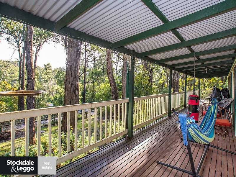 13 Vista Drive, Emerald VIC 3782