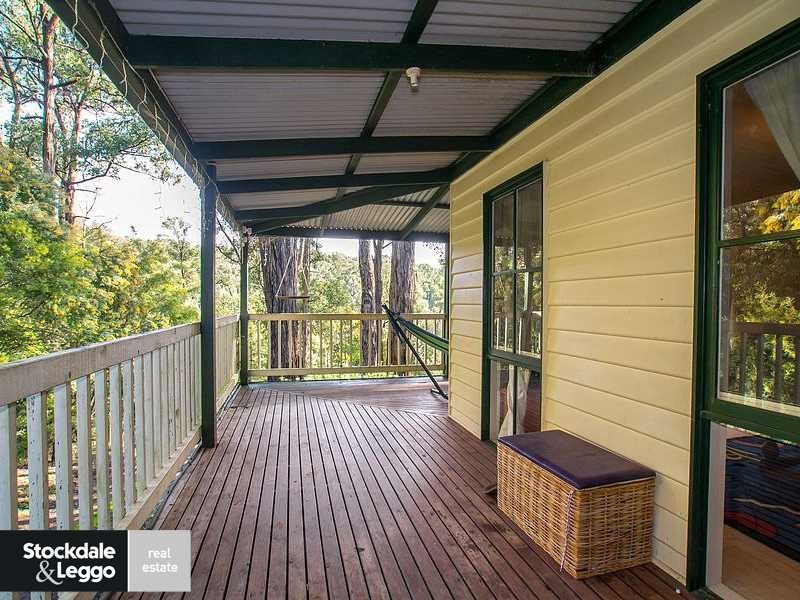 13 Vista Drive, Emerald VIC 3782