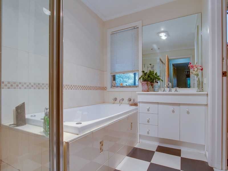 18 Dunstan Road, Avonsleigh VIC 3782