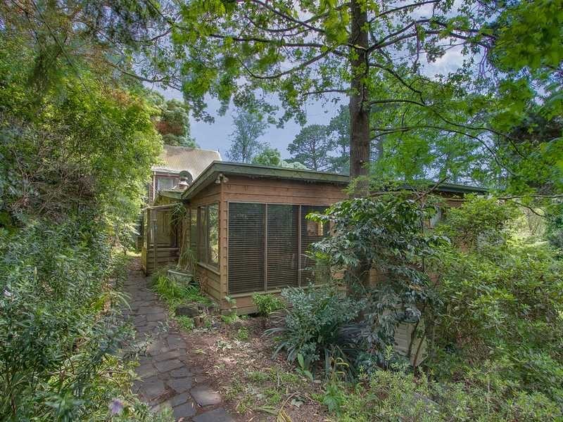 11 Haylock Avenue, Cockatoo VIC 3781