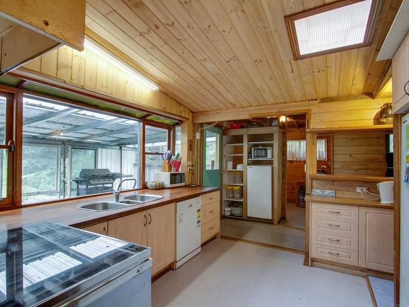 11 Haylock Avenue, Cockatoo VIC 3781