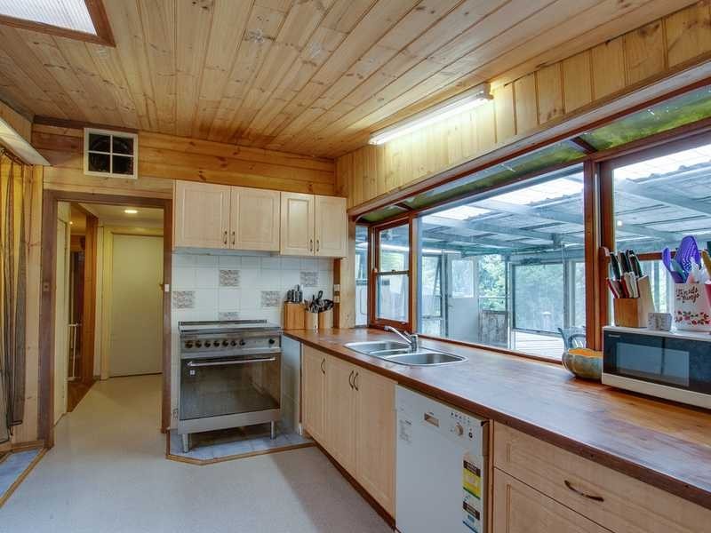11 Haylock Avenue, Cockatoo VIC 3781