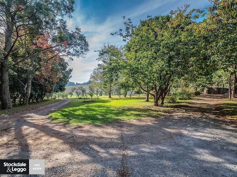 15 Glenard Court, Gembrook VIC 3783