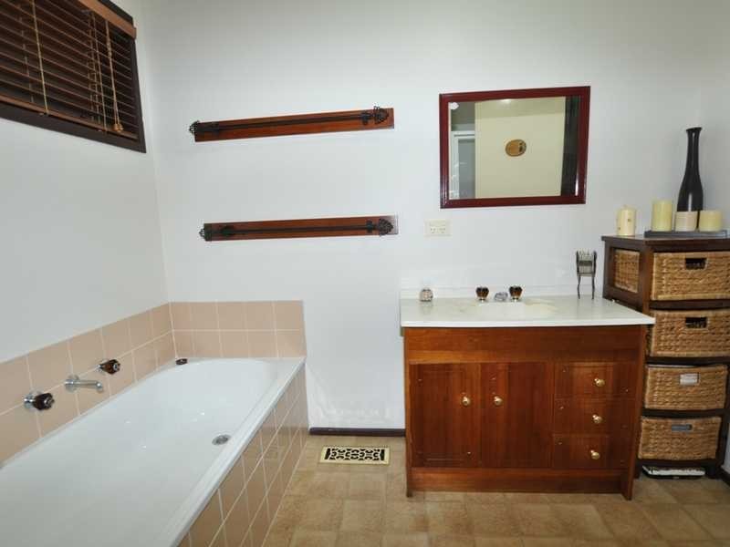 32 Second Avenue, Cockatoo VIC 3781