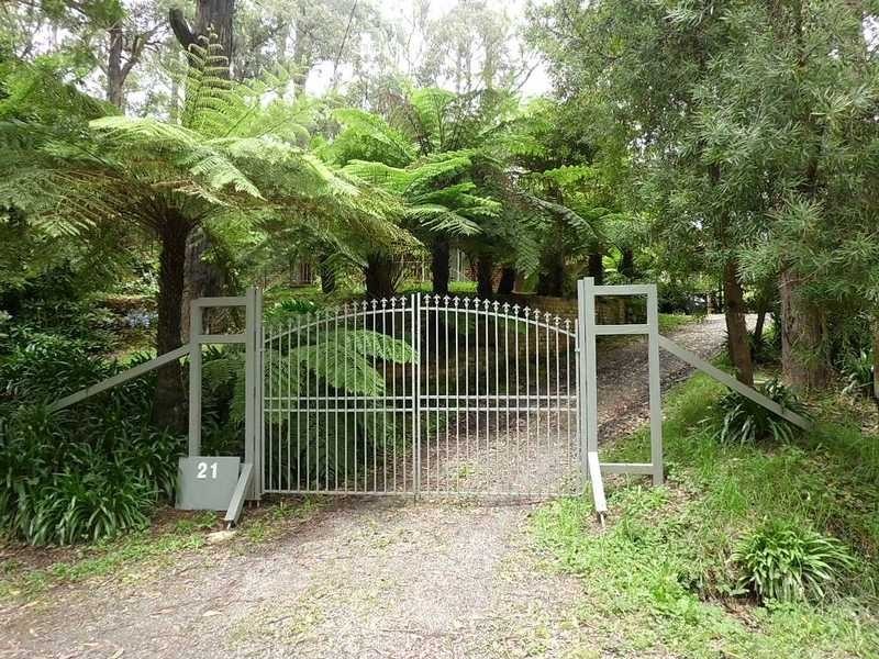 21 Alexander Avenue, Cockatoo VIC 3781
