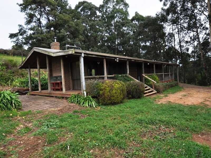11 Aclare Street, Cockatoo VIC 3781