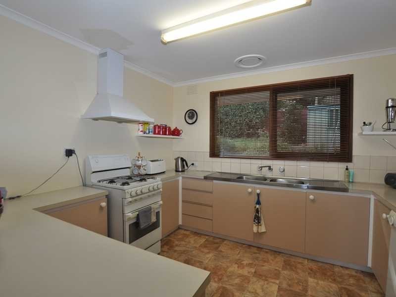 10 Devon Avenue, Cockatoo VIC 3781