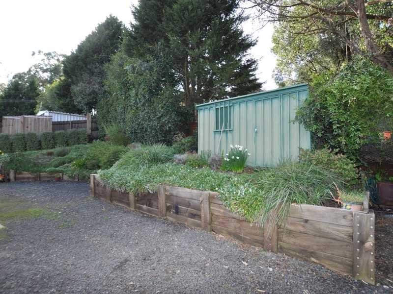 10 Devon Avenue, Cockatoo VIC 3781