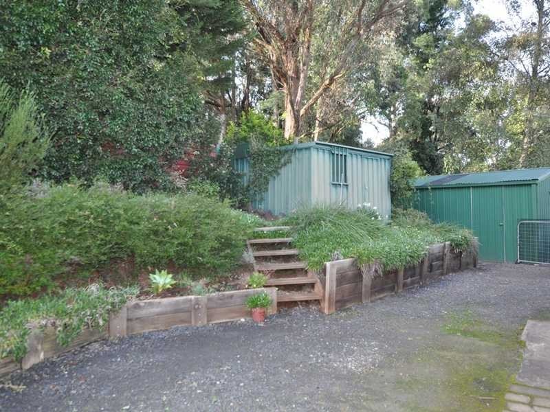 10 Devon Avenue, Cockatoo VIC 3781