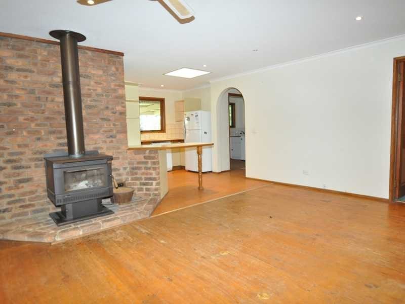 17 Kitchener Parade, Cockatoo VIC 3781