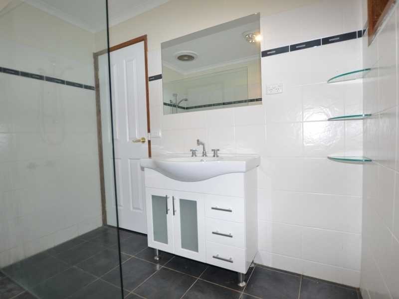 17 Kitchener Parade, Cockatoo VIC 3781