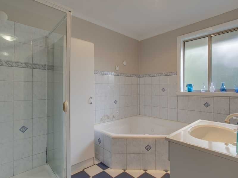 11 Steane Street, Cockatoo VIC 3781