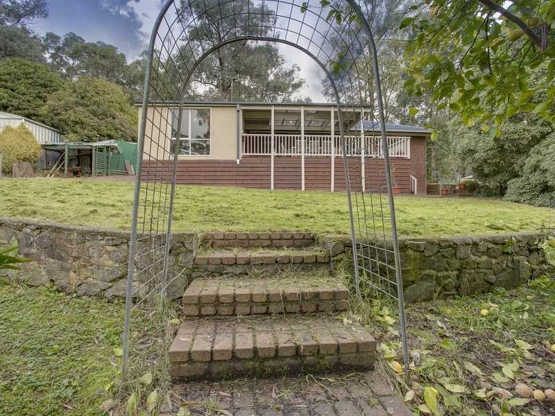 11 Steane Street, Cockatoo VIC 3781