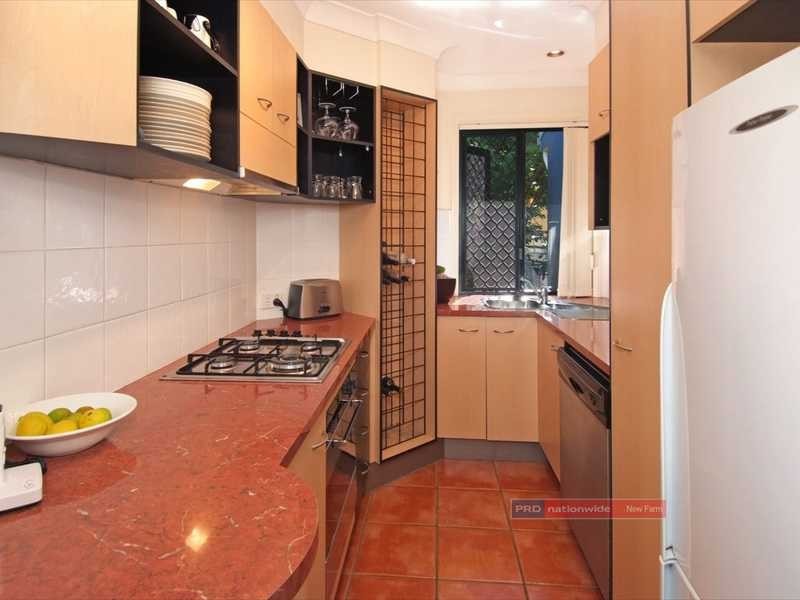 Unit 11/4 Cowlishaw Street, Newstead QLD 4006