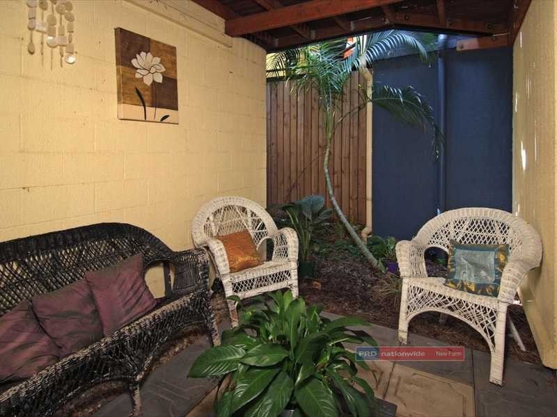 Unit 11/4 Cowlishaw Street, Newstead QLD 4006