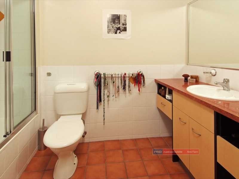 Unit 11/4 Cowlishaw Street, Newstead QLD 4006