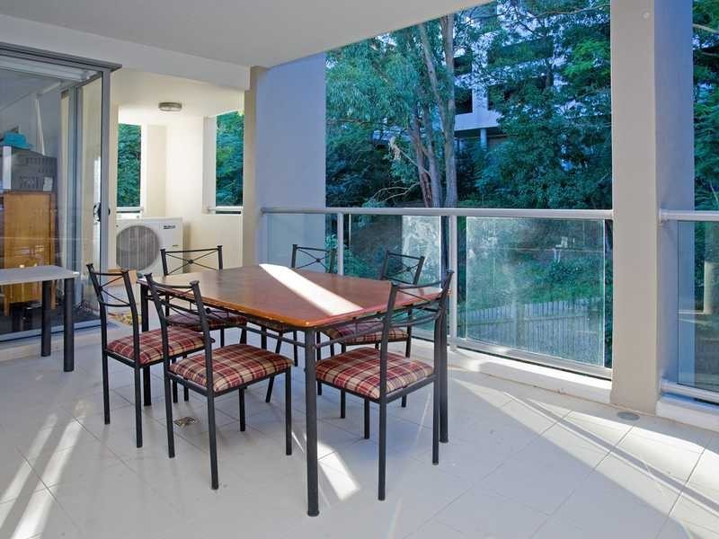 Unit 401/20 Paradise Street, Highgate Hill QLD 4101