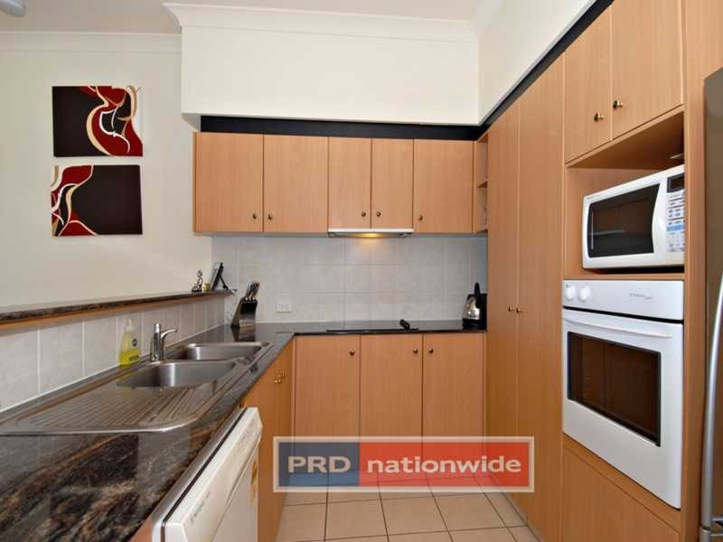 Unit 8/45 Deakin Street, Kangaroo Point QLD 4169