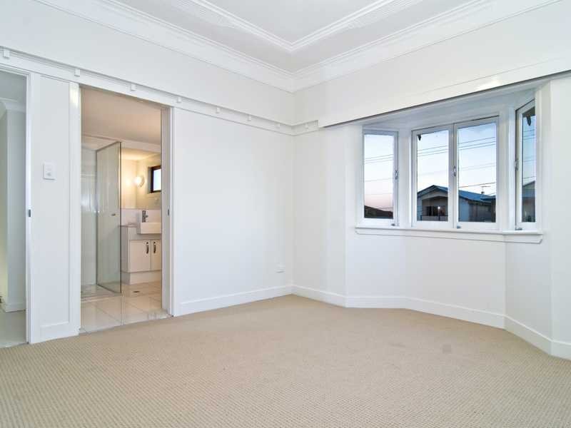 24 Raceview Street, Hendra QLD 4011