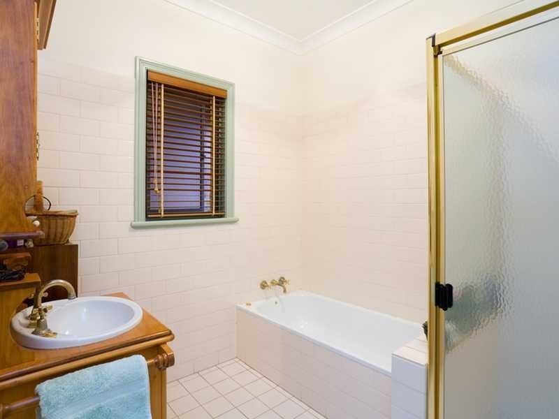 26 Henry Street, Wooloowin QLD 4030