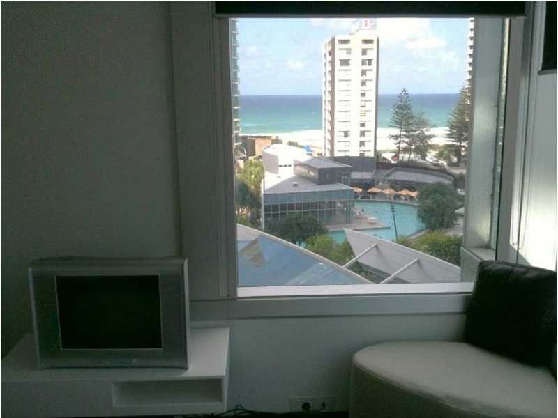 7 Hamilton Avenue, Broadbeach QLD 4218