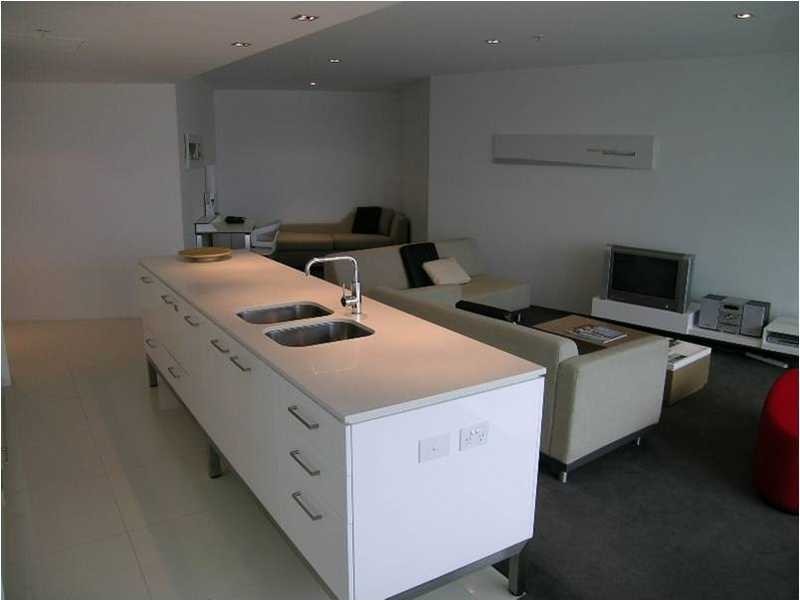 7 Hamilton Avenue, Broadbeach QLD 4218